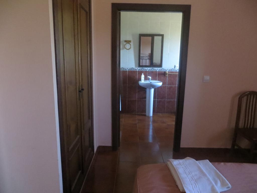 Hostal Rest. Campoabierto Valencia de las Torres 객실 사진
