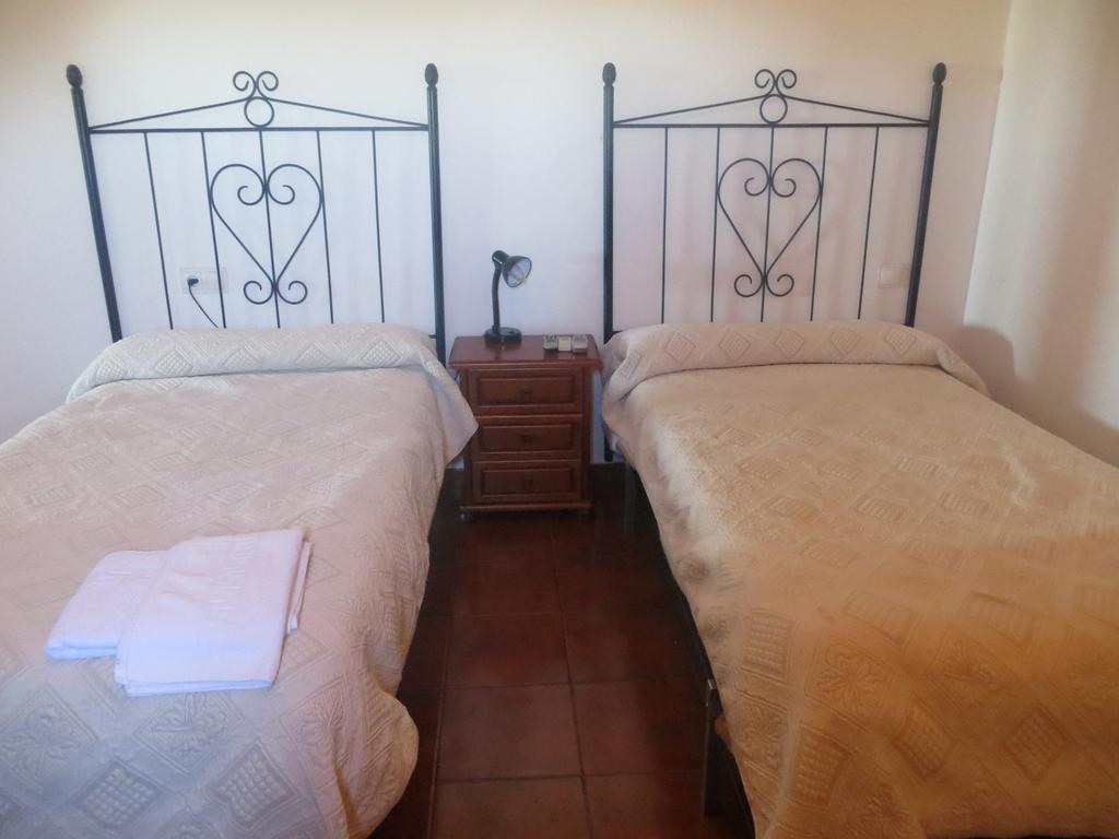 Hostal Rest. Campoabierto Valencia de las Torres 객실 사진