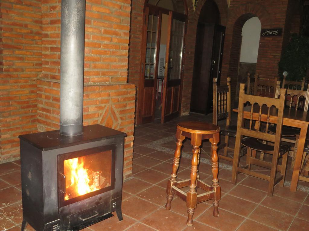 Hostal Rest. Campoabierto Valencia de las Torres 외부 사진