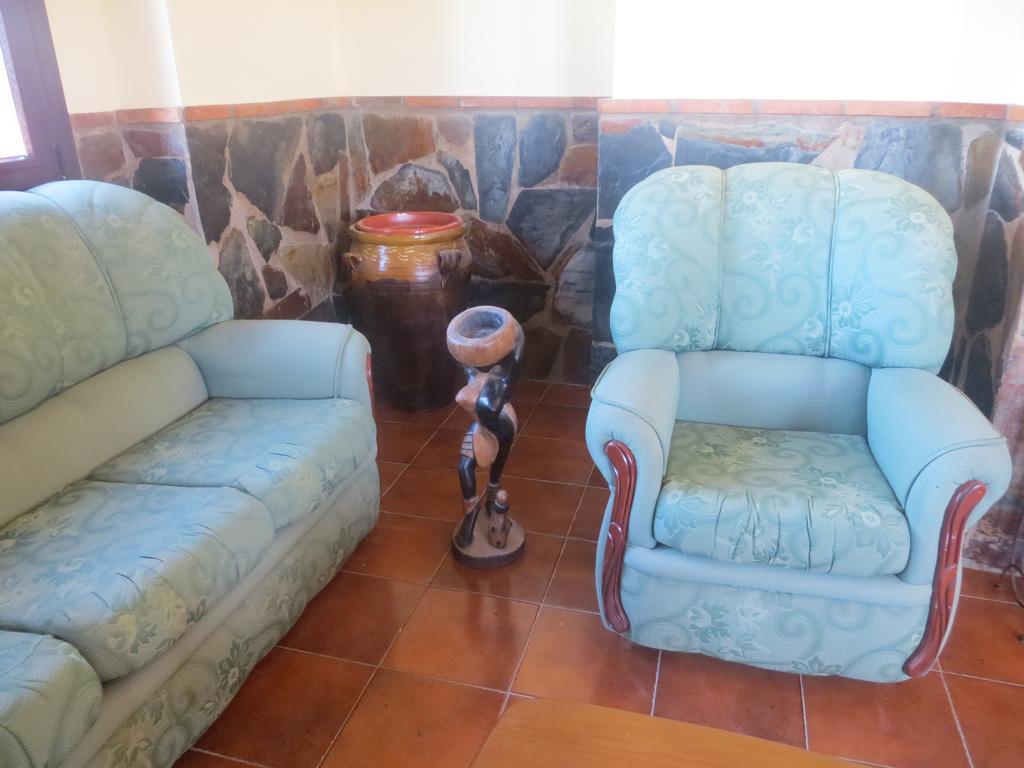Hostal Rest. Campoabierto Valencia de las Torres 외부 사진